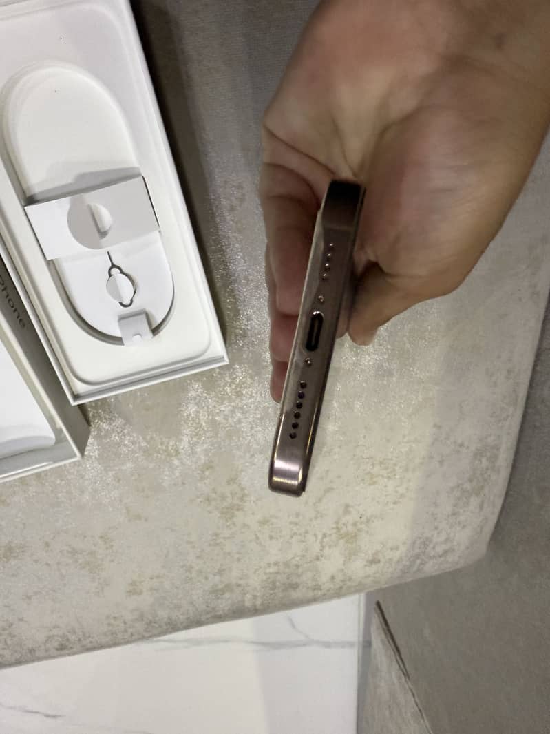 Iphone 16 pro max desert titnum 6