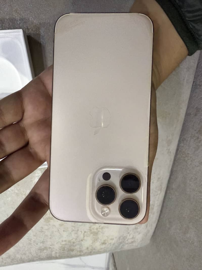 Iphone 16 pro max desert titnum 8