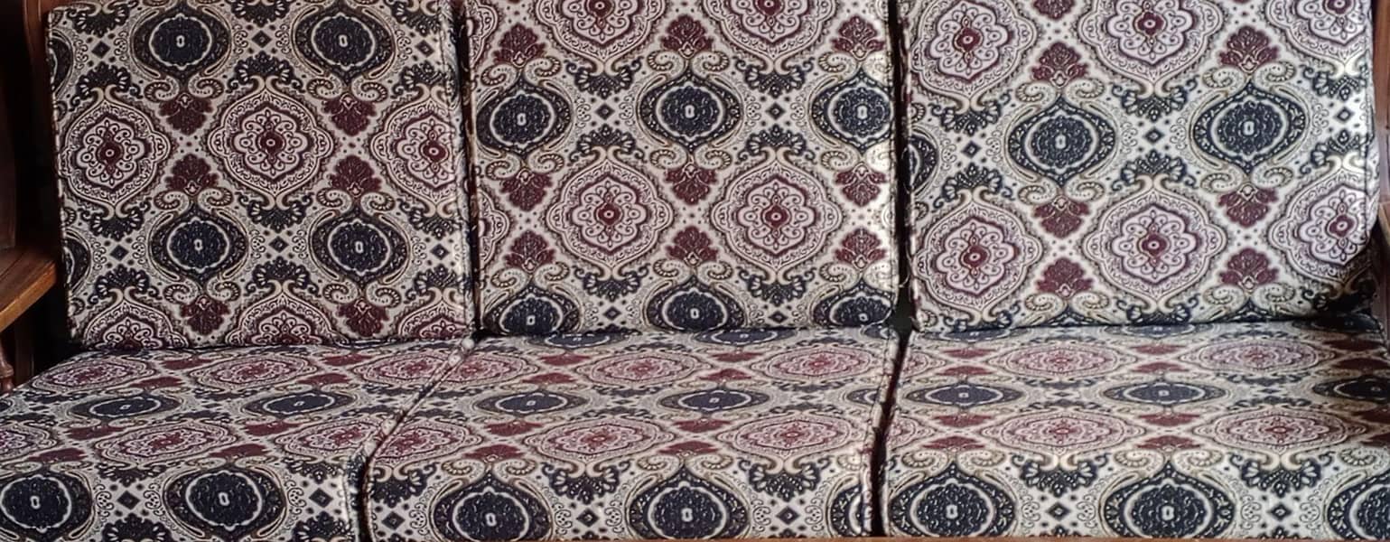 5 seater sofa with table 5