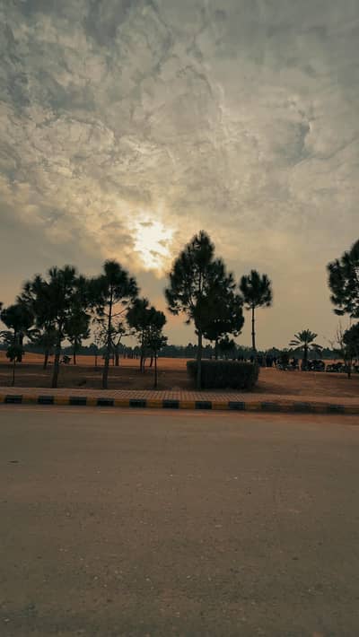 4 Kanal Farmhouse Plot In B Block Of Gulberg Greens Islamabad