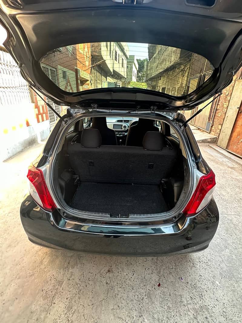 vitz 2011 model 15 16