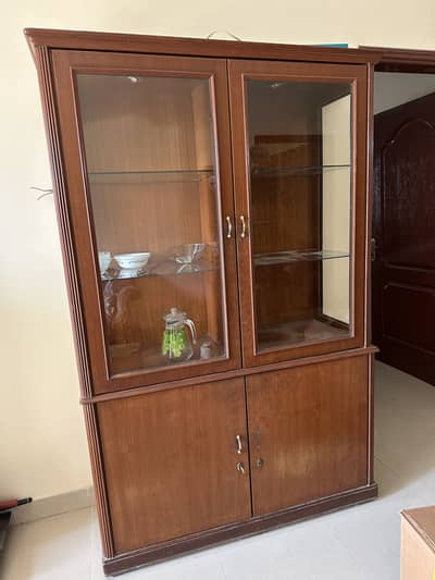 Divider crockery showcase