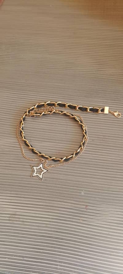 Beautiful Fashion Necklace – Brand New