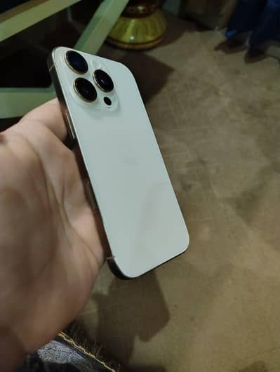 iphone 16 pro jv with box  and cable 10/10 100 health