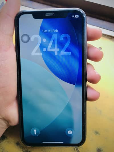 iPhone 11 non pta 10/10 condition 64 gb waterpack battery health 82%