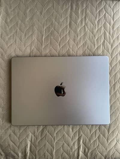 MacBook Pro M4 Pro 16GB / 512GB – Just Like New