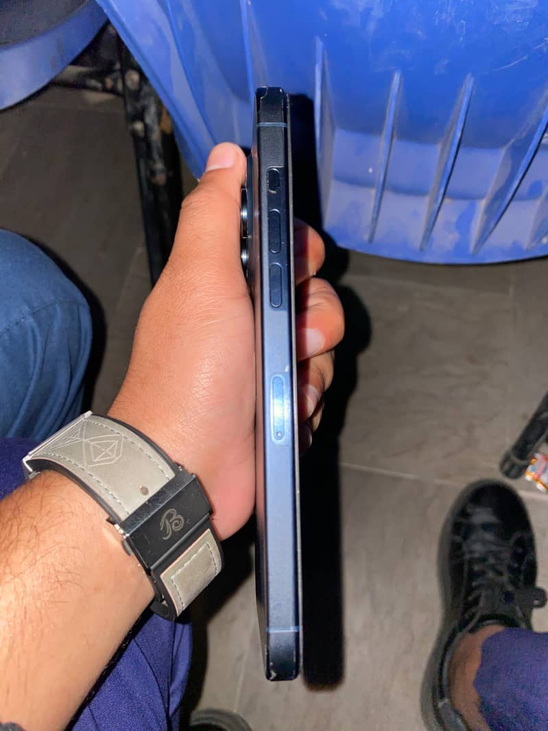 iPhone 15 pro max 2
