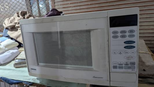 SAMSUNG MICROWAVE/ OVEN / MICROWAVE