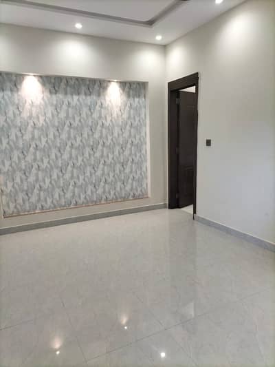 Brand New 5 Marla Falt for rent available