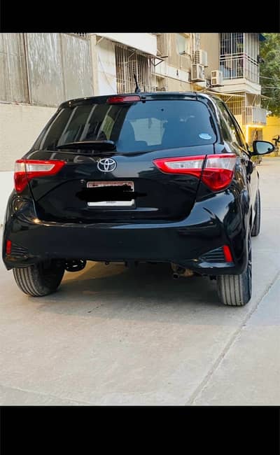 Toyota vitz f safety 3 (push start)