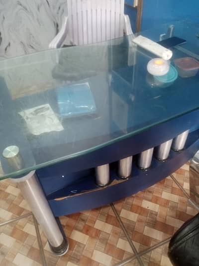 table and chair for salen