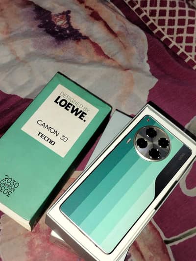 Tecno Camon 30 8/256 GB Dual pta with full box and original charger. . .