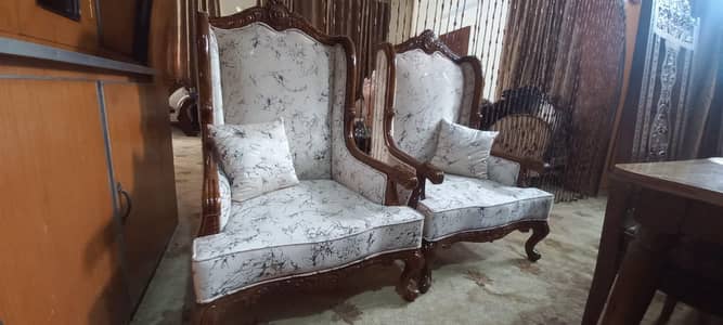 Two room chairs brand new chinoti design