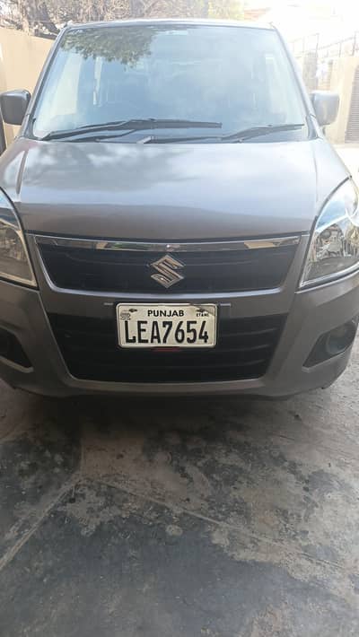 we gonna r 2015 model urgent sale 03136799022