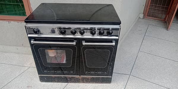 upar chullah hain nichy microwave oven hain price iski