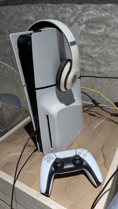 Ps5 slim disc edition + one controller