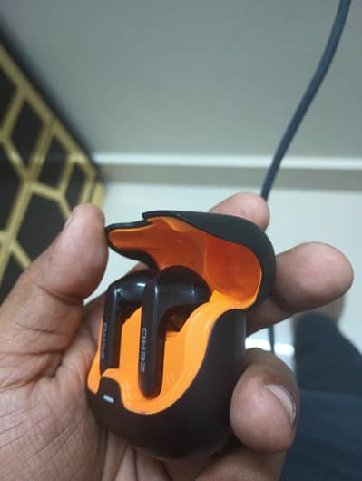 ZERO WAVE PRO EAROHONES RARELY USED LIKE NEW WITH BOX