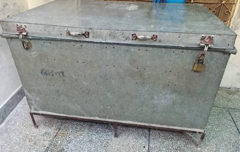 Solid Heavy weight petti or trunk with stand for sale 03004331882