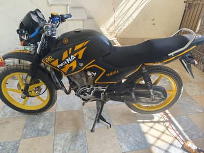 Yamaha ybbr 125  with akrapovic exhaust