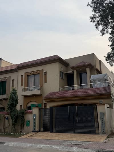 10 Marla Used Facing Park House For Sale