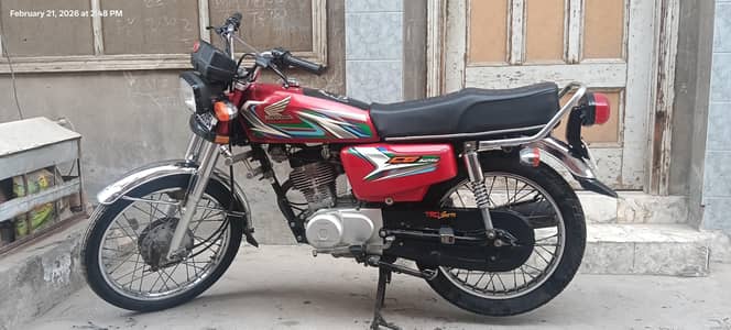 bilkul genuine bike ha sari Kuch b local ni Dala howa