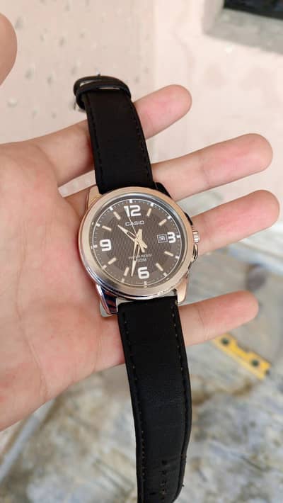 Casio original watch for men  10/10 condition almost
