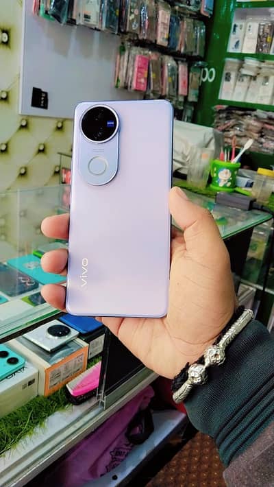 Vivo V50 12/512 10/10 Condition
