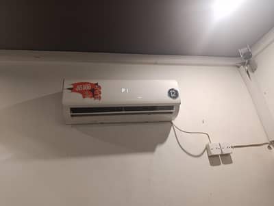AC fridge k kareegar or helper ki zarorat hai