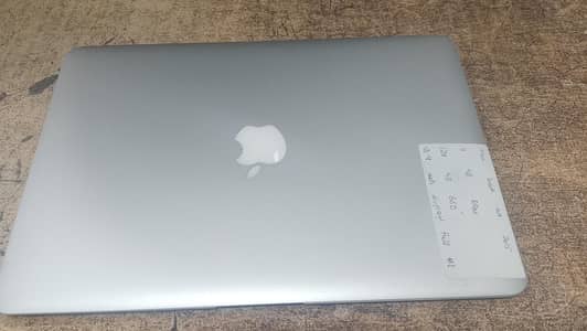 Apple MacBook air 2015 - core i5 - 4gb ram Excellent condition