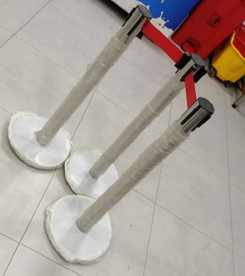 queue stand queue manager queue pole que barrier retractable stanchion 1