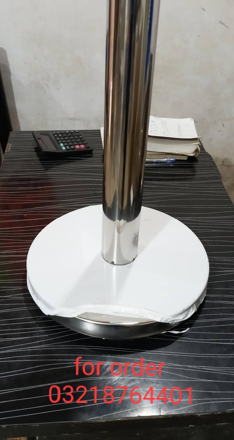 queue stand queue manager queue pole que barrier retractable stanchion 3