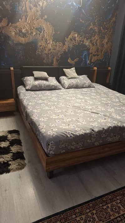 wooden bed set with attached side tables and WITHOUT MATTRESS