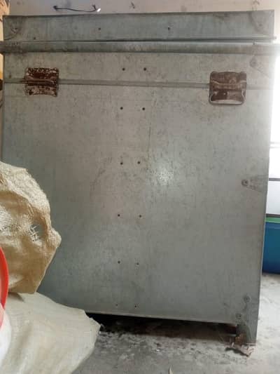 new Condition Trunk for Sale.