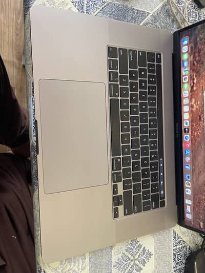 MacBook Pro 2019 16" Core i9 | 64GB RAM | 512GB SSD | 8GB Graphics | M