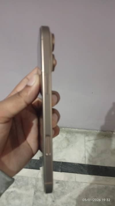 99% battery health dessert titanium 16 pro max