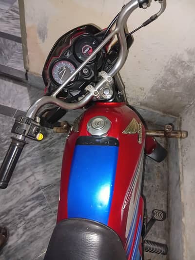 کاغذات مکمل ہے بائیومیٹرک موقع پر