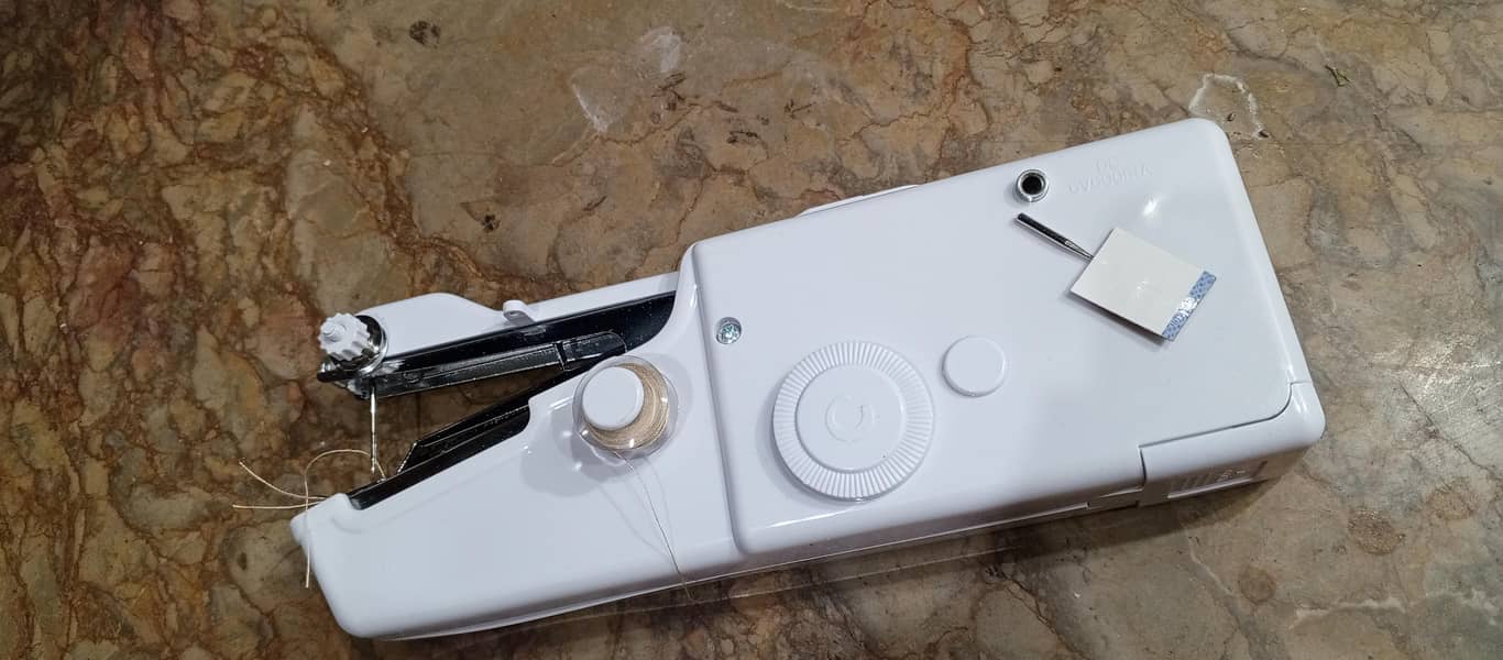 mini sewing machine 2