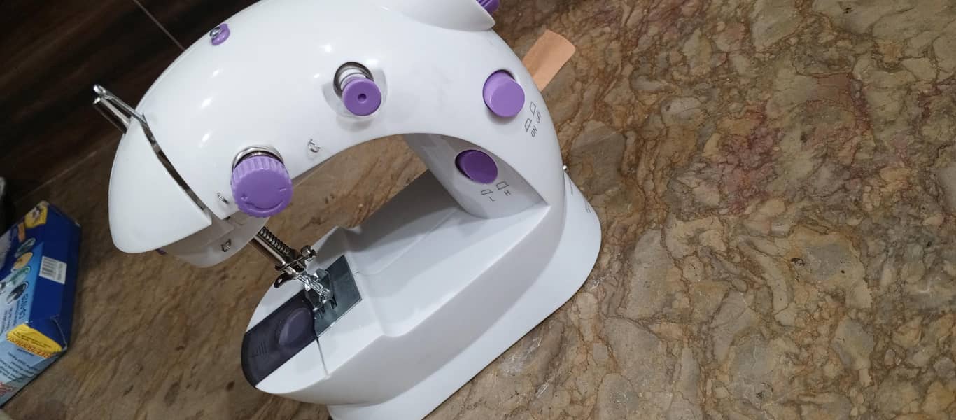 mini sewing machine 3
