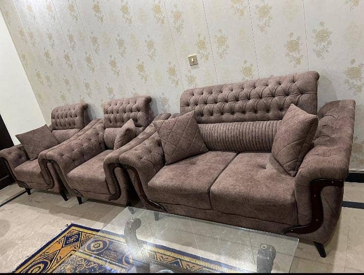 7 seater with Table 0