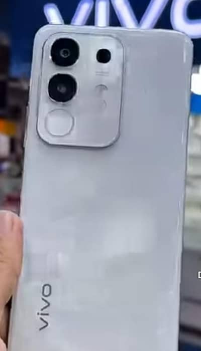 36 Day use . . white 10/10 condition 8+8 256