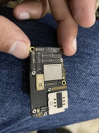 Iphone 11 pro max 256gb board icloud locked