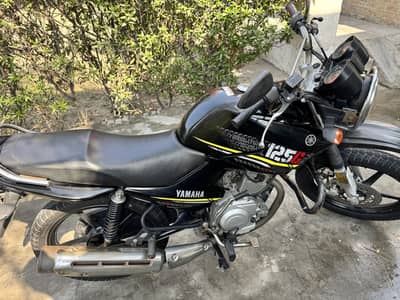 Yamaha 125 G Black Edition