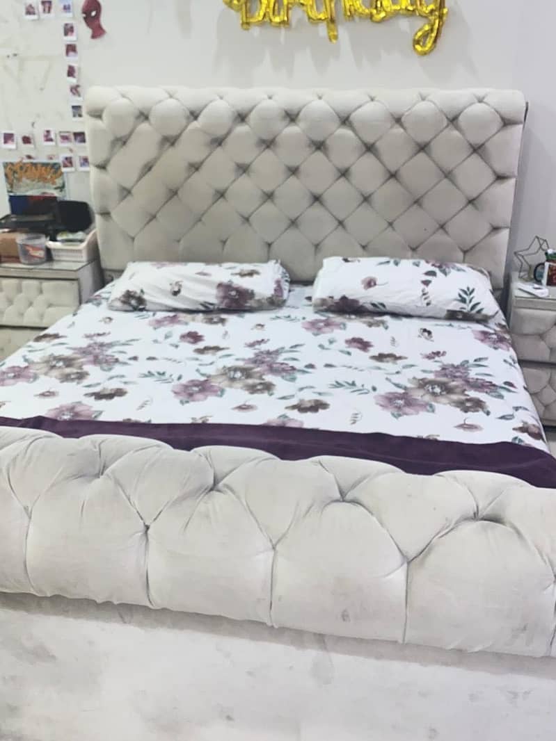 Queen size bed 5