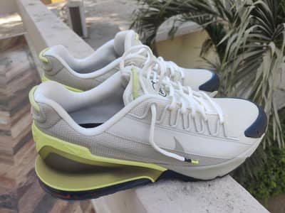 Nike Orignal Air Max 10/10 (Size UK 10 means Pakistan 10])