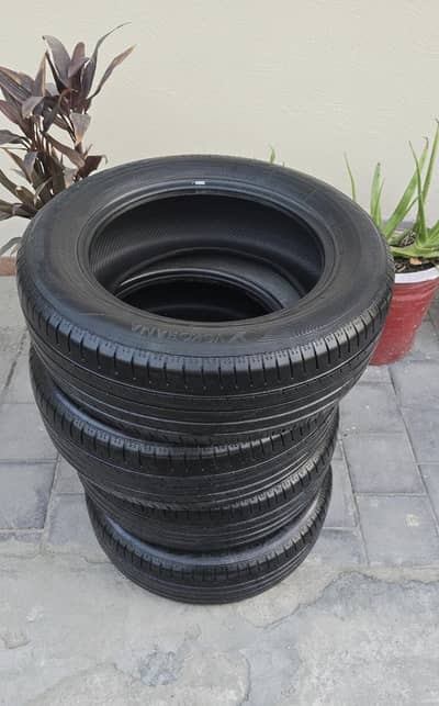 4 Yokohama Bluearth Tyres  255/60 R16