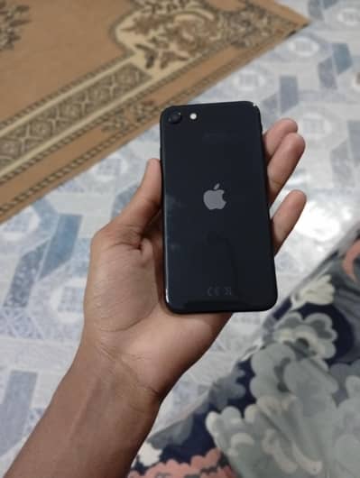 iPhone SE 2020 / 64 GB