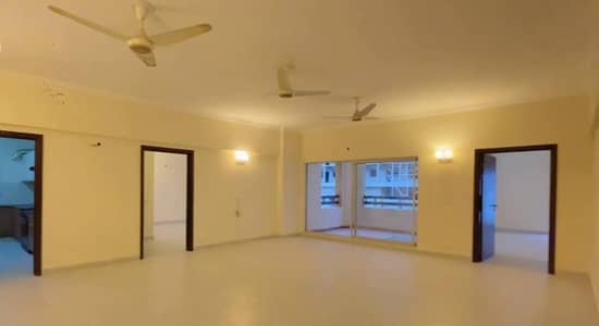 READY TO MOVE 2950sq ft 4Bed Luxury Apartment at Tower-8 Near Entrance of Bahria Town Karachi FOR SALE