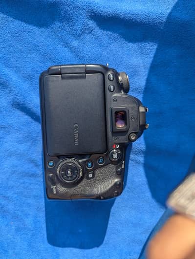 Canon 6D Mark II – 9/10 Condition