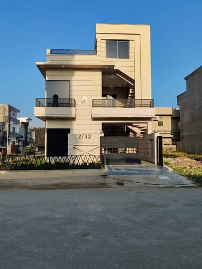 5 Marla Corner House ( 25*50 ) Double Storey House. Available for Sale F Block MPCHS B-17
