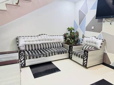 5 seater Fancy Sofa